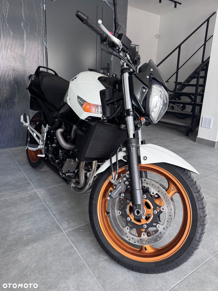 Suzuki GSR - 2