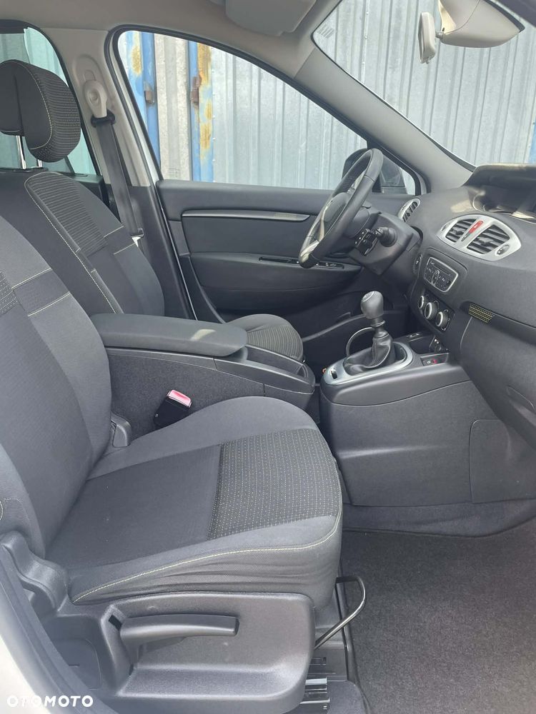 Renault Scenic 1.6 16V Infinity - 27