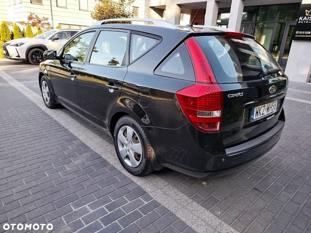 Kia Ceed - 4
