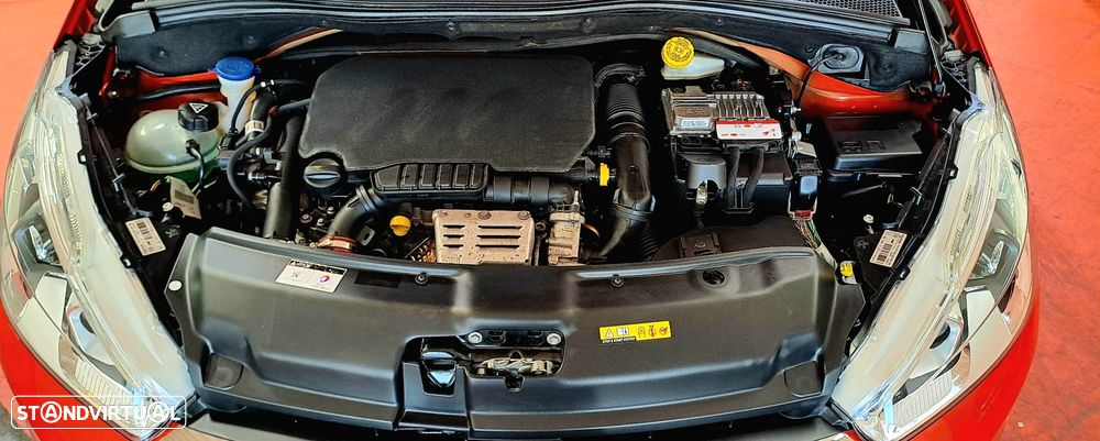 Peugeot 208 1.2 PureTech Allure - 53