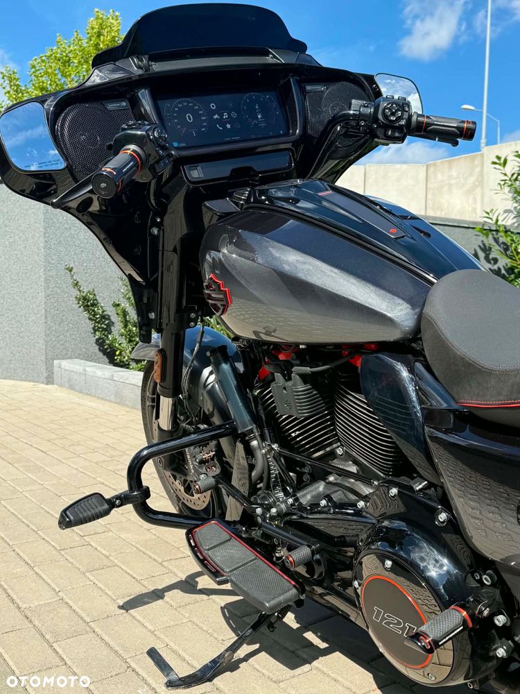 Harley-Davidson CVO Street Glide - 13