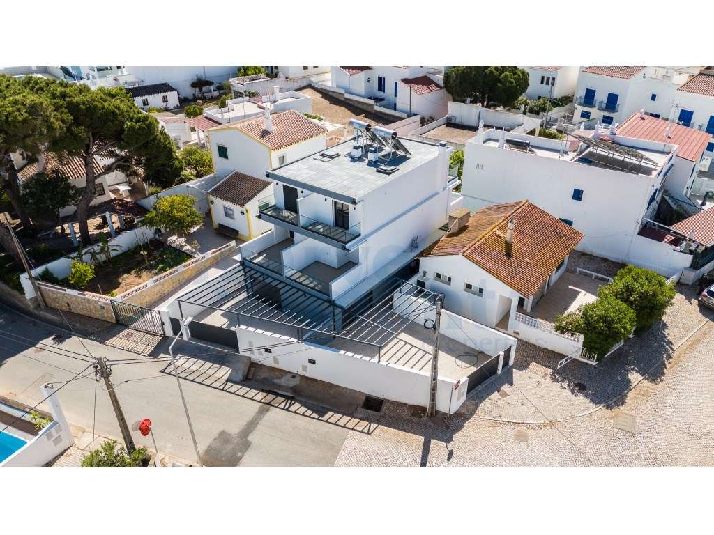 Exclusiva Moradia T4 de Luxo à Beira-Mar com Piscina Privada, Estac... - Grande imagem: 3/40