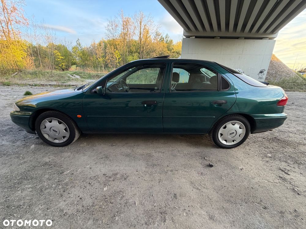 Ford Mondeo 1.8 CLX - 2