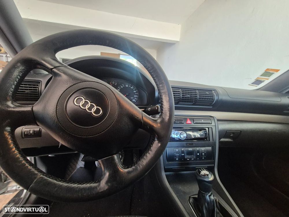 Audi A4 1.9 TDI Attraction - 4