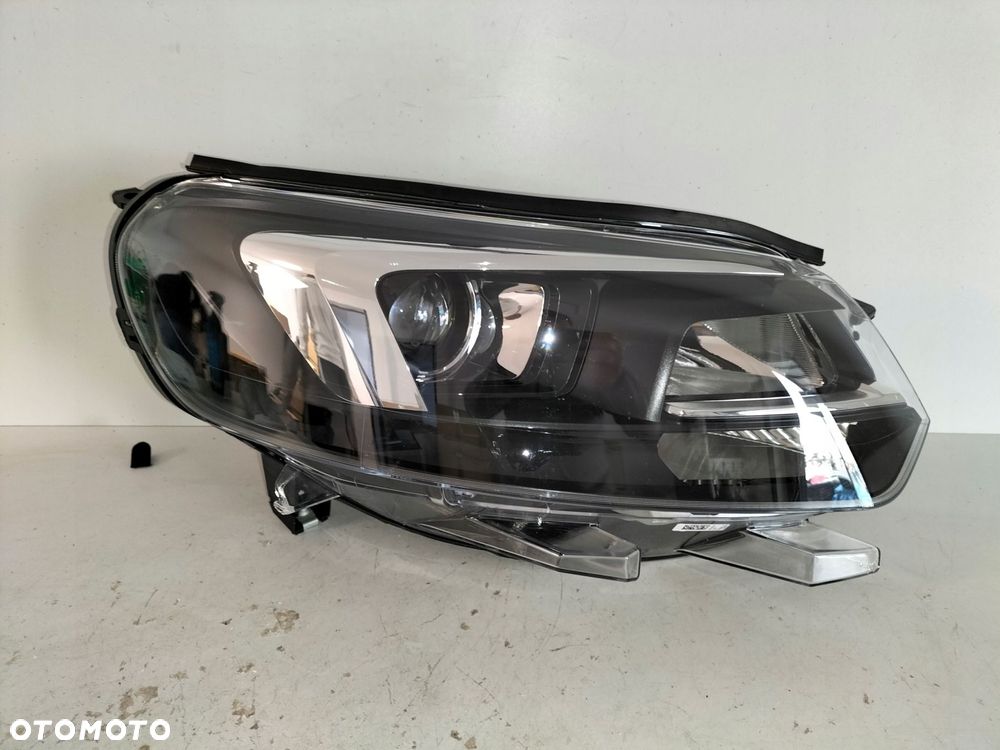 lampa przednia reflektor prawy opel zafira d 19- vivaro c 19- xenon - 1