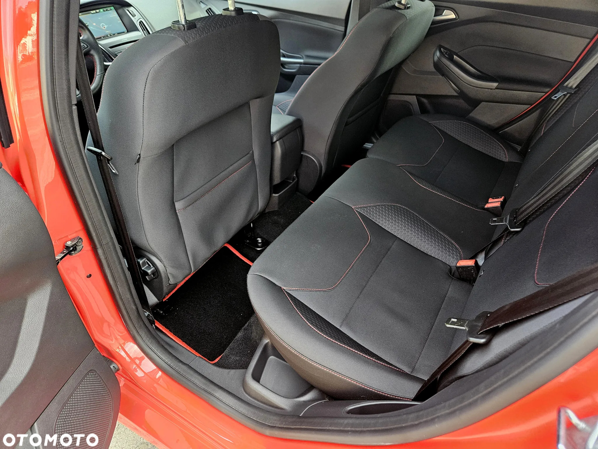 Ford Focus 1.0 EcoBoost Hybrid ST-LINE - 14