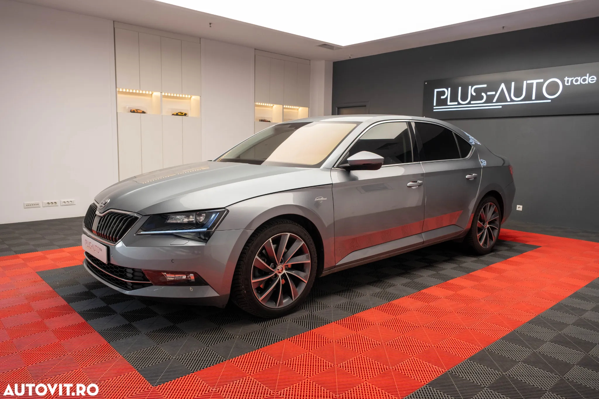 Skoda Superb 2.0 TDI DSG 4X4 Laurin & Klement - 2