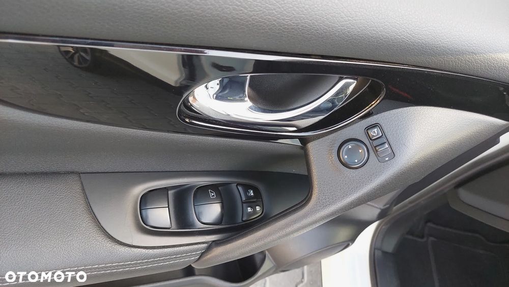Nissan Qashqai 1.6 DCi Xtronic TEKNA - 31