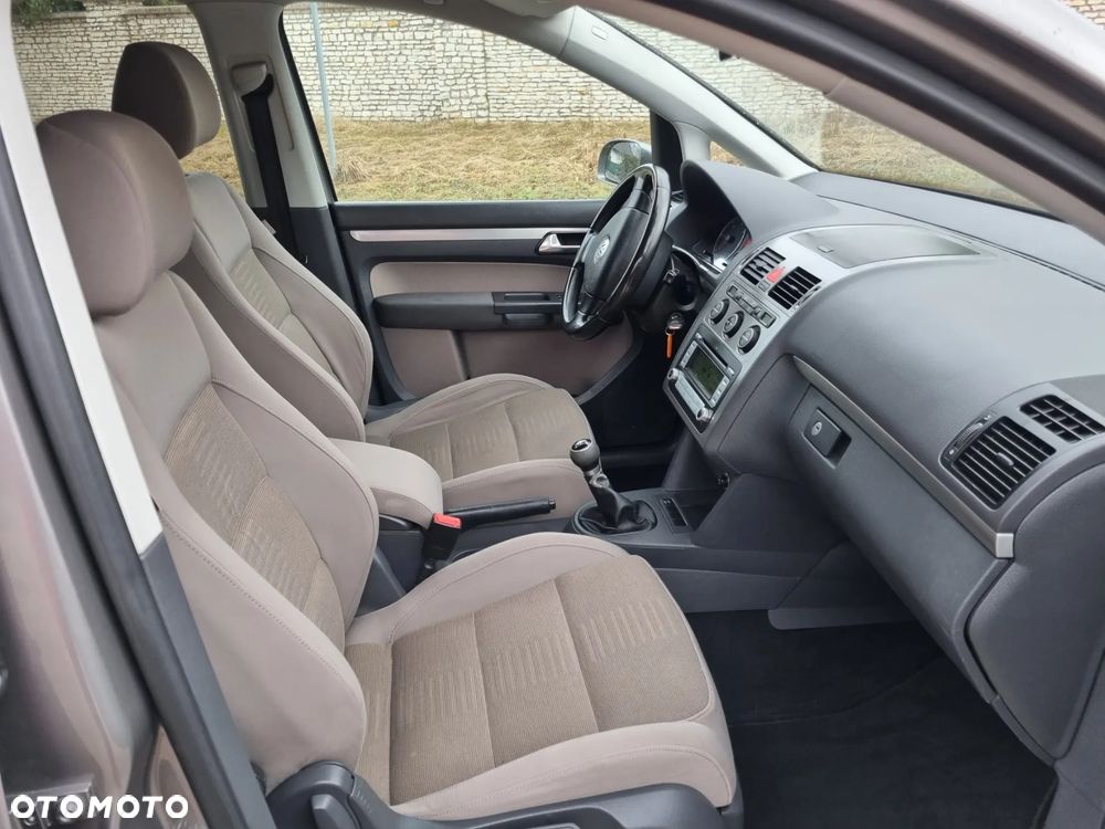 Volkswagen Touran 2.0 TDI Highline - 8