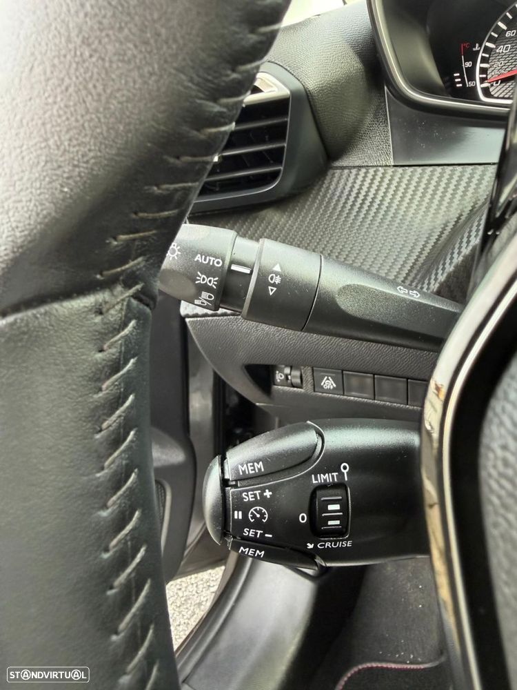 Peugeot 208 1.2 PureTech Allure - 19