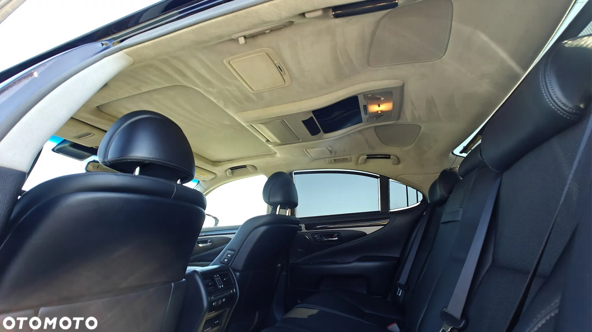 Lexus LS - 22