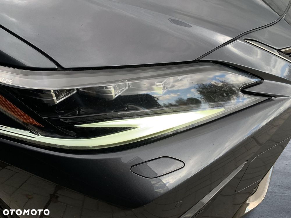 Lexus ES 300h F Sport Edition - 25