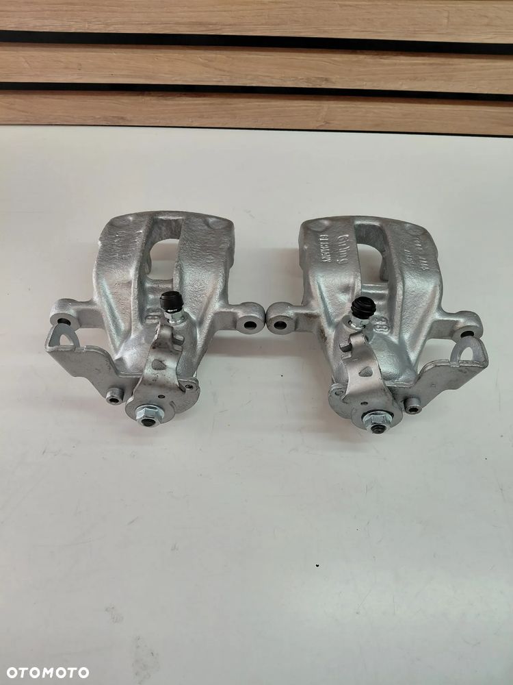 Zacisk tył Lewy Prawy Audi 80 B4 - 6