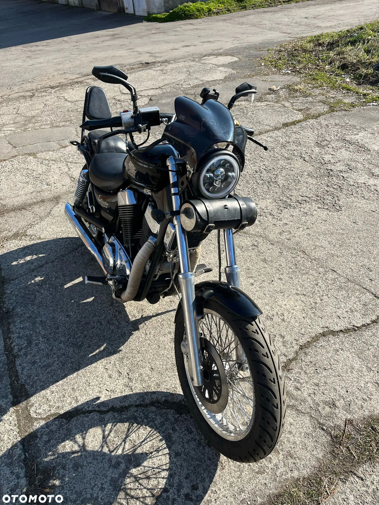 Suzuki Intruder - 10