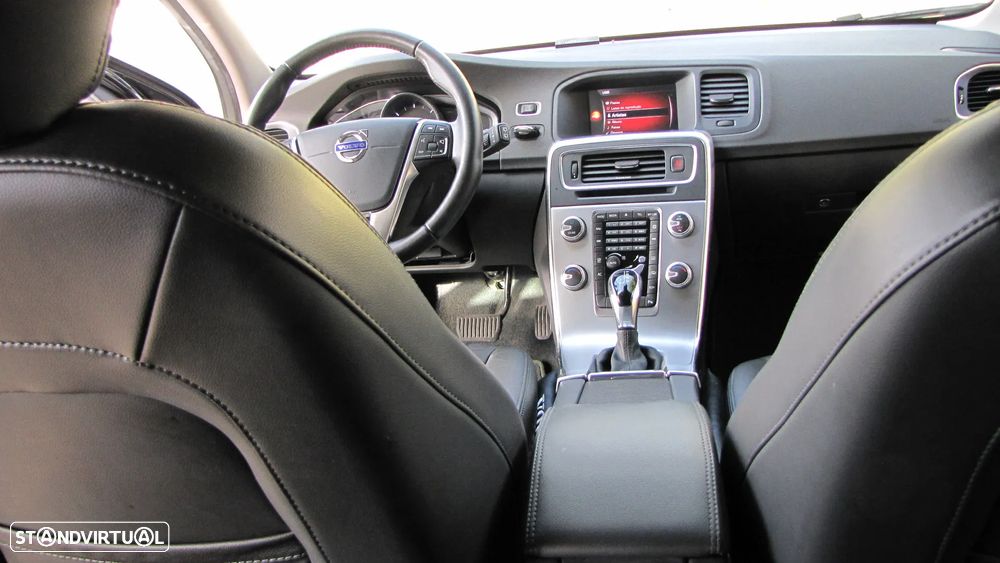 Volvo V60 Cross Country 2.0 D3 Momentum Geartronic - 10