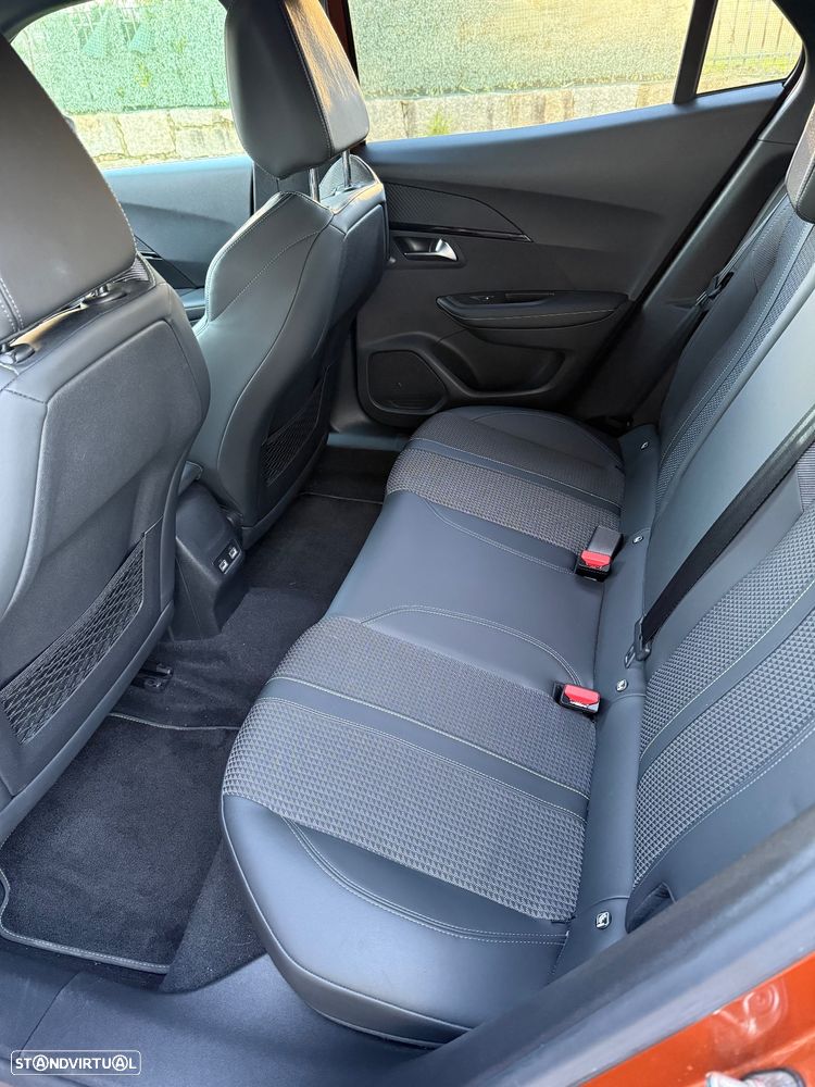 Peugeot e-2008 GT - 12