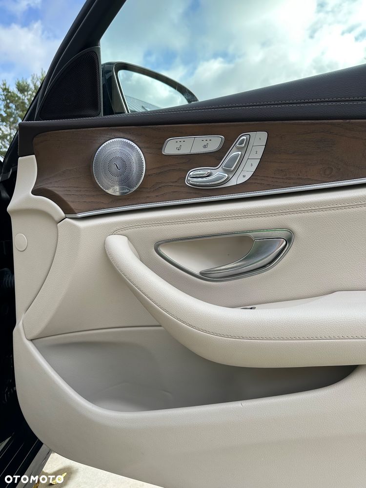 Mercedes-Benz Klasa E 220 d 4-Matic 9G-TRONIC - 17
