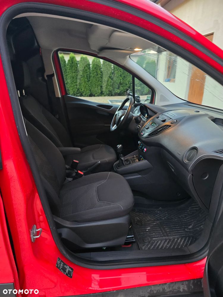 Ford Transit Courier - 10
