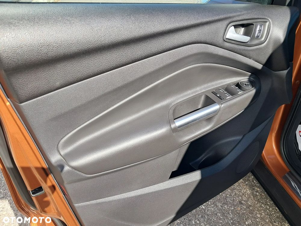 Ford Kuga 1.5 EcoBoost 2x4 Titanium - 24
