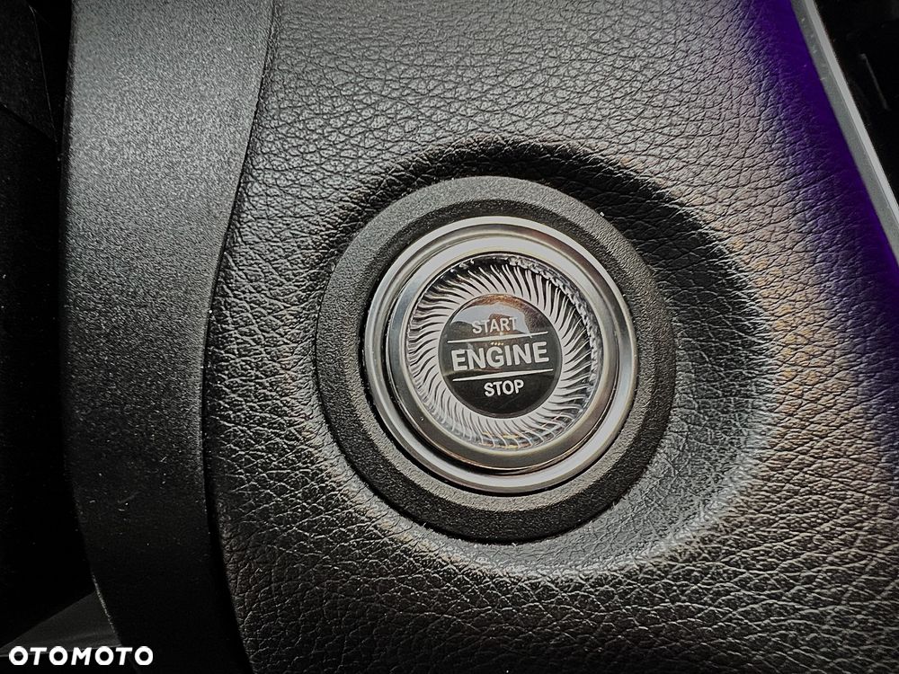 Mercedes-Benz Klasa C 200 4Matic 9G-TRONIC - 30