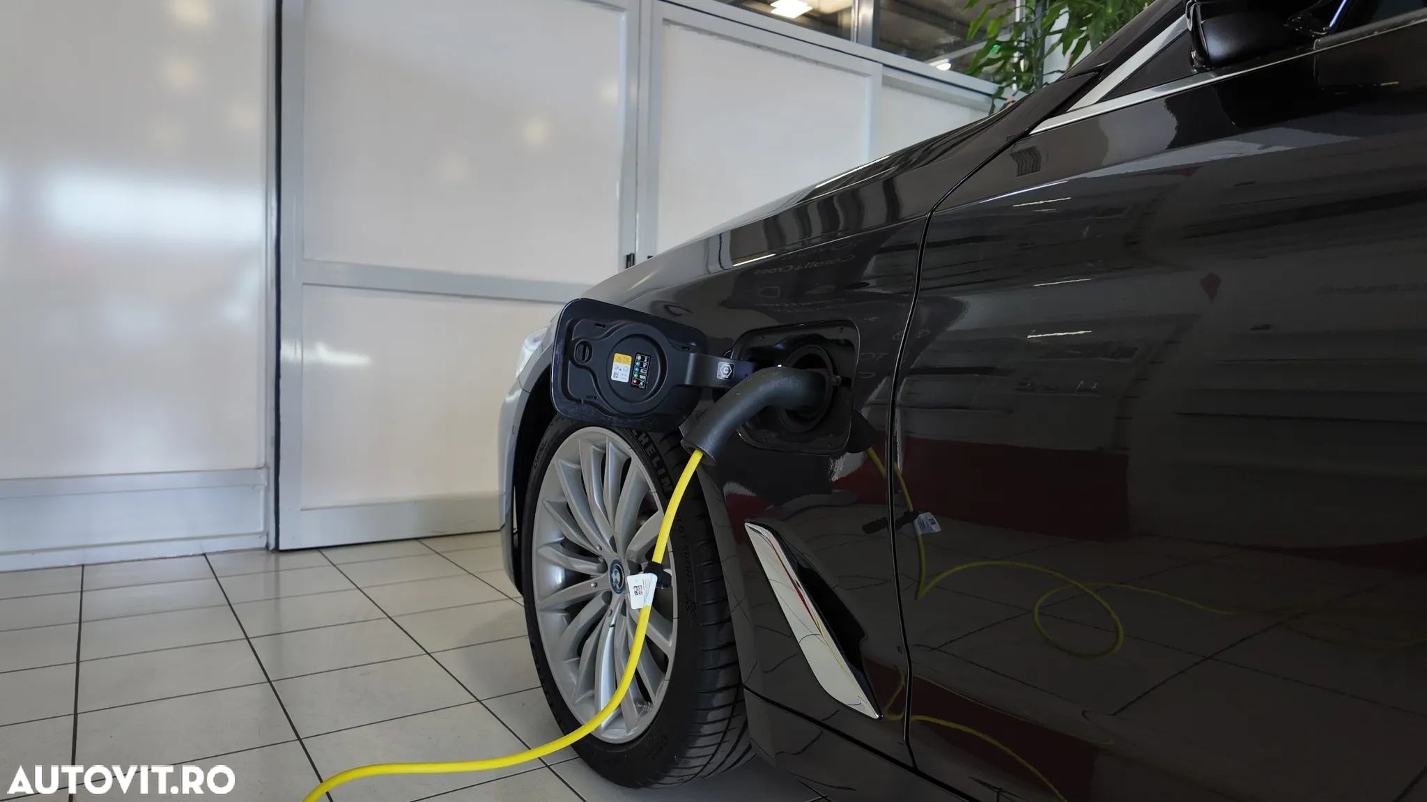 BMW Seria 5 530e xDrive Aut. Luxury Line - 11