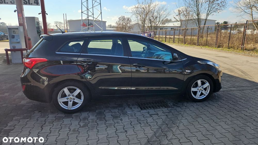Hyundai i30 blue 1.6 GDI Trend - 11