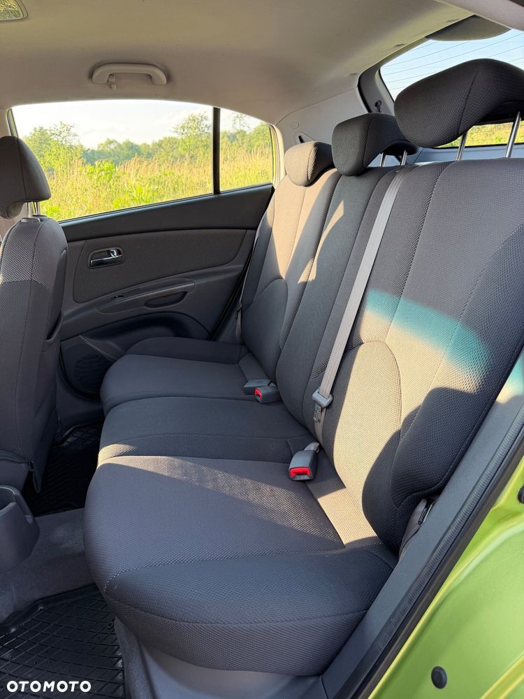 Kia Rio - 14