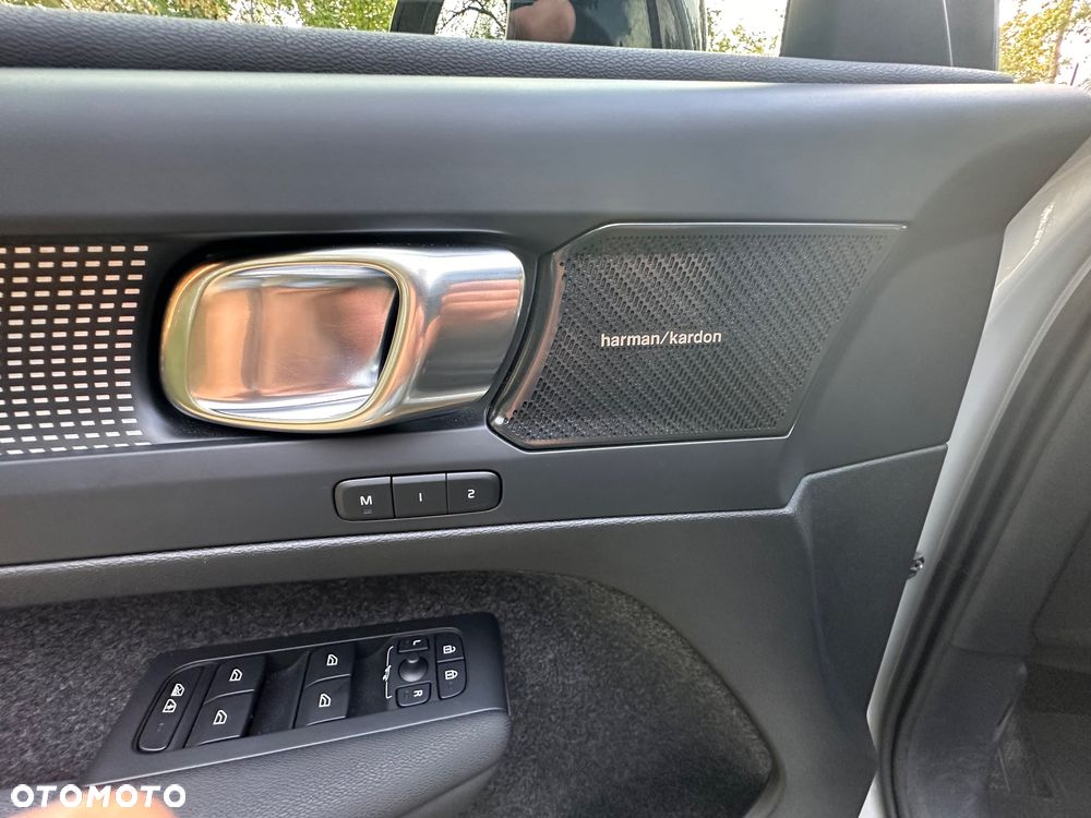 Volvo XC 40 B3 Ultimate Dark - 24