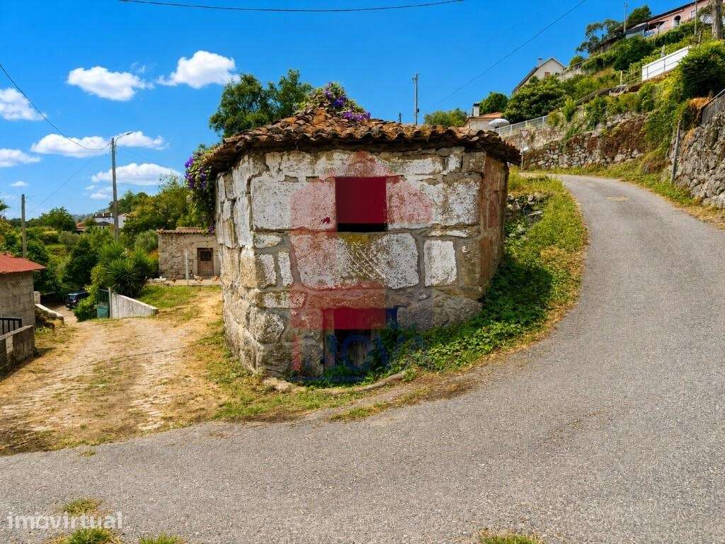 Moradia para restauro, Oriz Santa Marinha - Grande imagem: 2/8