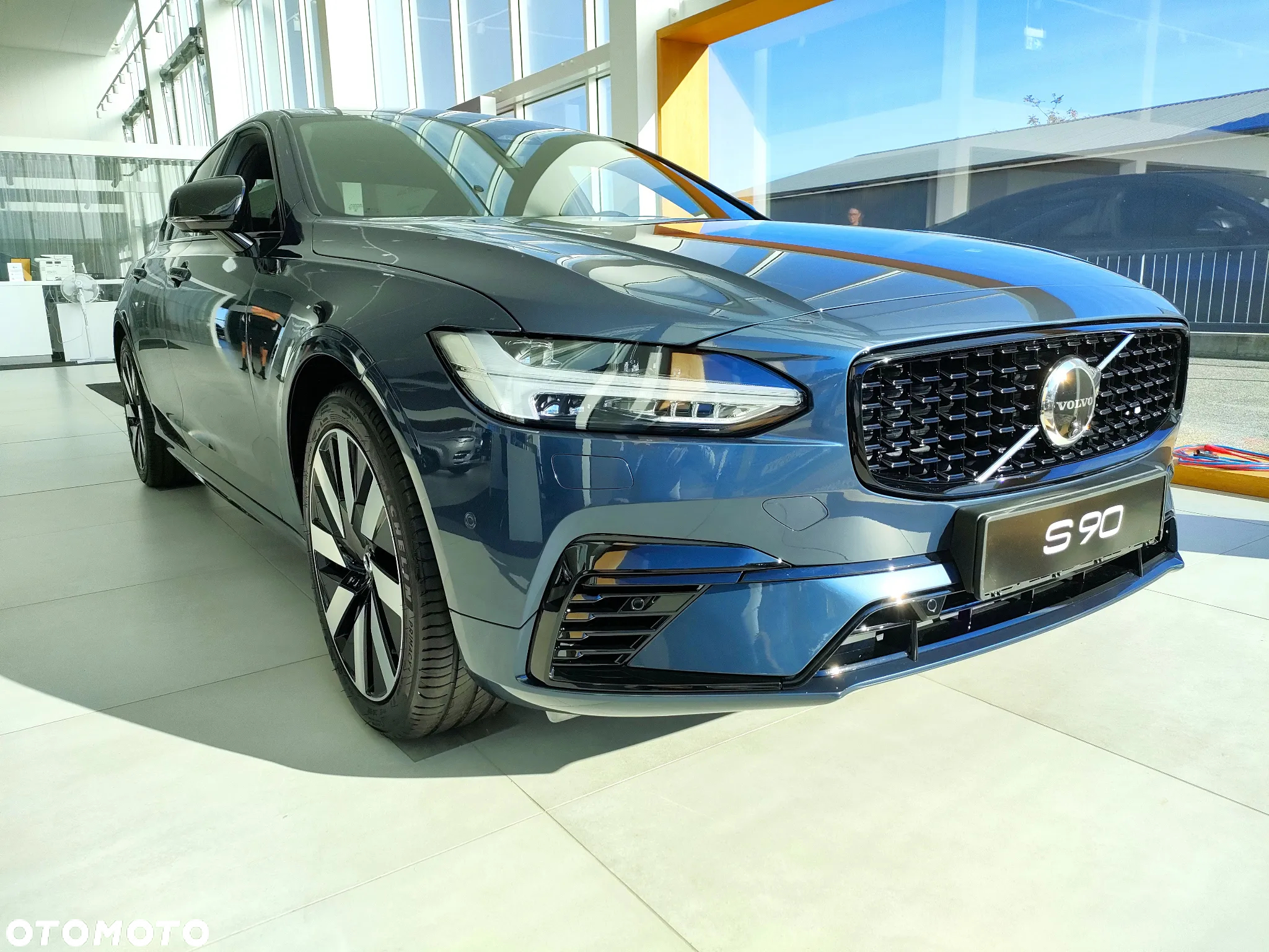 Volvo S90 T8 AWD Plug-In Hybrid Ultimate Dark - 2