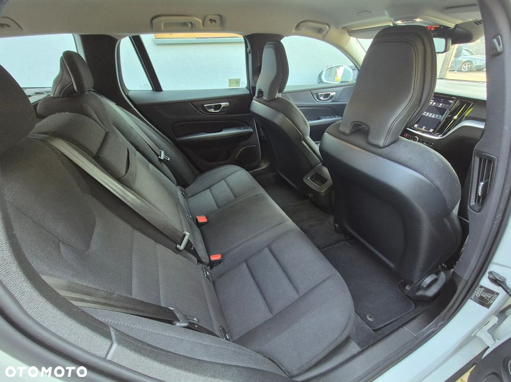 Volvo V60 B3 B Momentum - 14