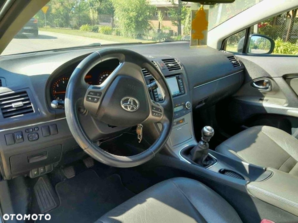 Toyota Avensis 2.0 D-4D - 14