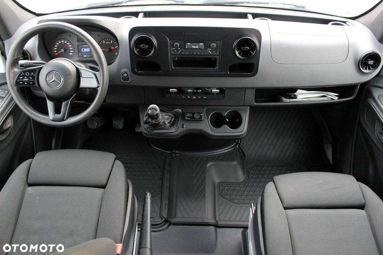 Mercedes-Benz Sprinter - 11