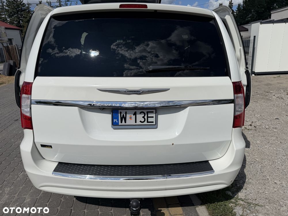 Chrysler Town & Country - 2
