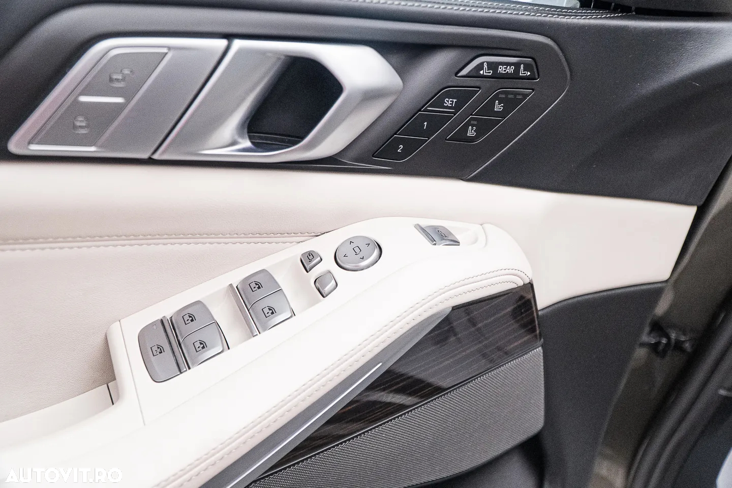 BMW X7 xDrive40i - 32