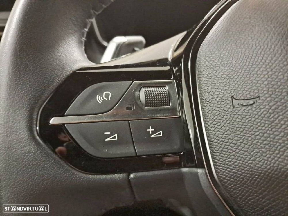 Peugeot 2008 1.2 Hybrid Allure e-DCS6 - 16