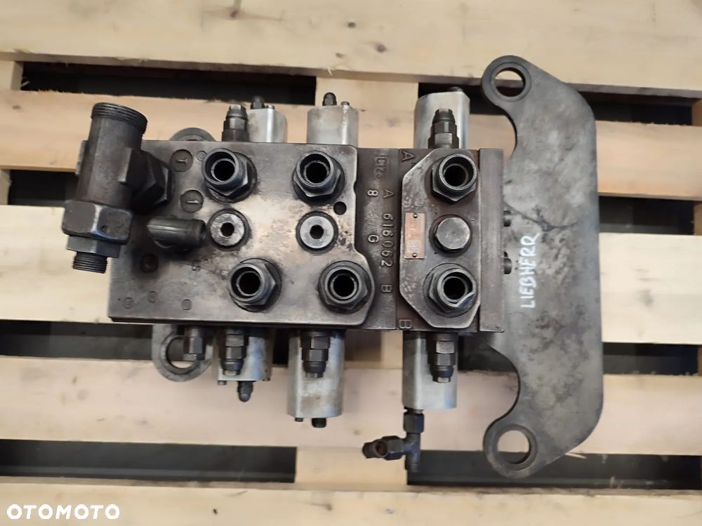 Rozdzielacz hydrauliczny R901355082 LIEBHERR 616062 - 2