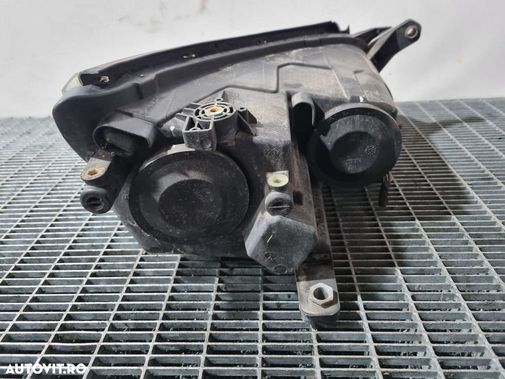 Far Stanga Volkswagen Tiguan 5N 2007 - 2011 SUV 4 Usi (1481) Fara xenon - 2