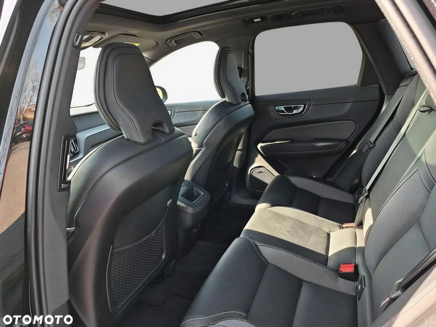 Volvo XC 60 B5 B AWD Plus Black Edition - 19