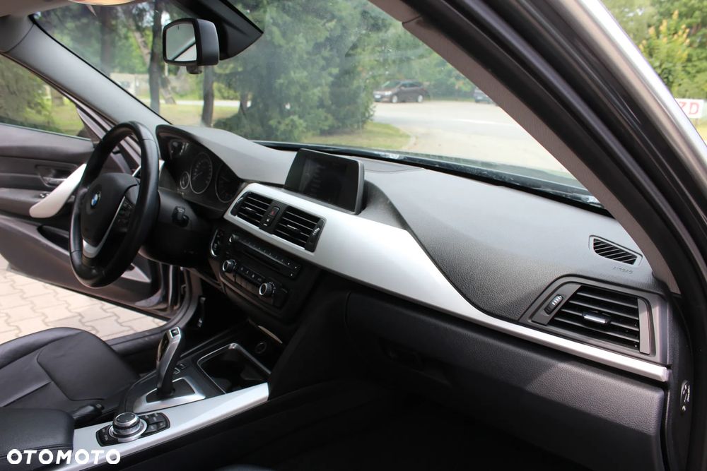 BMW Seria 3 320i Sport-Aut - 24