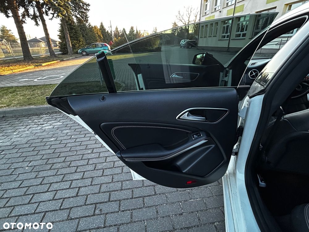 Mercedes-Benz CLA 180 BlueEffICIENCY Edition - 19