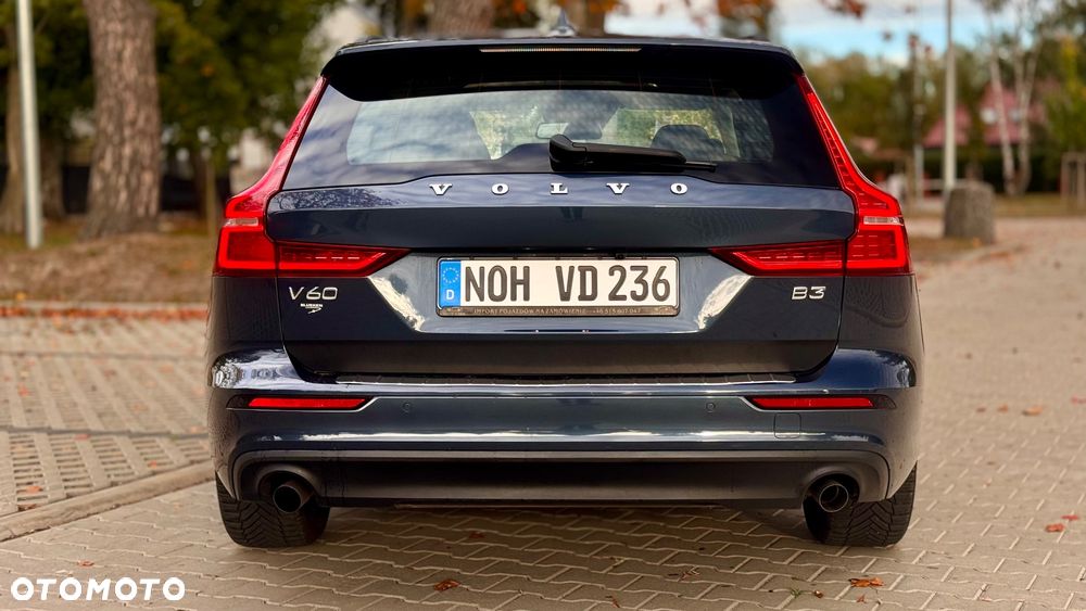 Volvo V60 B3 B DKG Momentum - 33