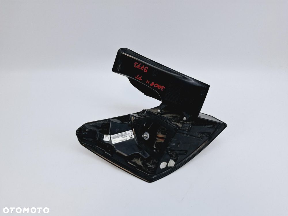 LAMPA PRAWY TYŁ PEUGEOT 3008 II 2016- 9810477080 - 6