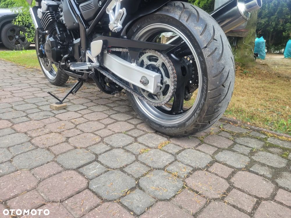 Yamaha FZS - 11