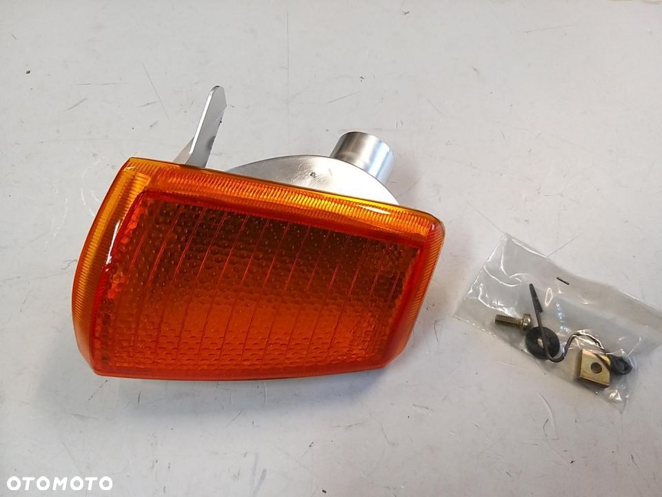 Migacz  KIERUNKOWSKAZ PEUGEOT 205 PRZÓD/PR pomarańczowy - 1