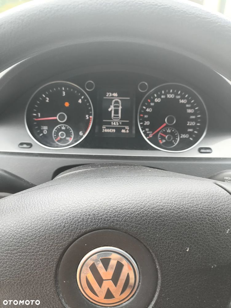 Volkswagen Passat 1.6 TDI DPF BlueMotion Technology Comfortline - 6