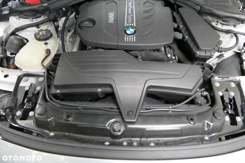 BMW Seria 3 320d Touring xDrive - 14