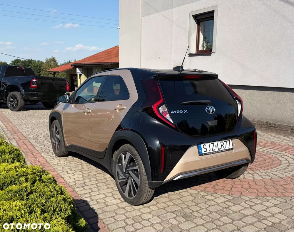 Toyota Aygo X 1.0 VVT-i Executive CVT - 2