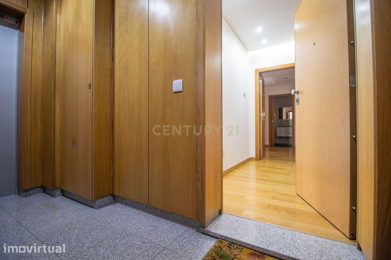 Apartamento T3 com garagem e varandas na Rua da Cerâmica - Grande imagem: 3/36