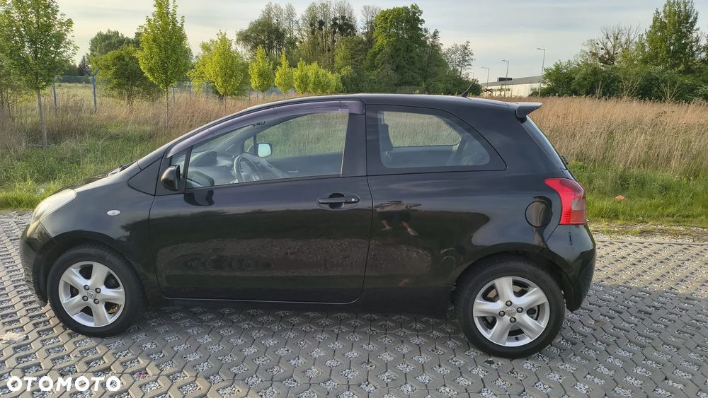 Toyota Yaris 1.3 - 7